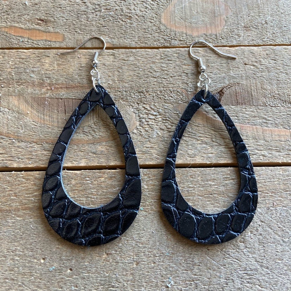 3 for $25 Handmade Silver& Black Leather Earrings - Picture 1 of 1
